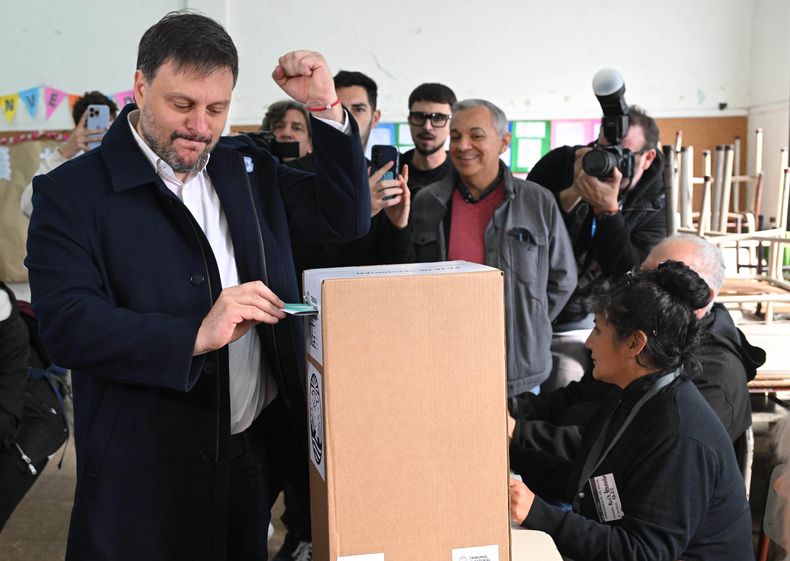 Vota Leandro Santoro.