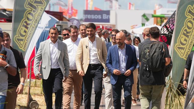 Maximiliano Pullaro junto a su ministro de Desarrollo Productivo, Gustavo Puccini, en Expoagro.