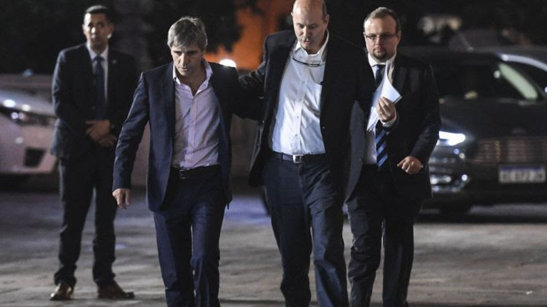 Cambiemos. Toto Caputo y Federico Sturzenegger, en tiempos de Mauricio Macri presidente. Cambiemos. Toto Caputo y Federico Sturzenegger, en tiempos de Mauricio Macri presidente.