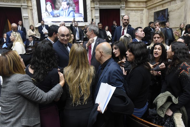 José Luis Espert, increpado por Unión por la Patria. 