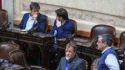 Facundo Manes, con sus pares Pablo Juliano y Jorge Rizzotti (DPS). Mira Germán Martínez (Unión por la Patria). Bloques claves de la oposición, que busca superar la presión de Diego Santilli. Facundo Manes, con sus pares Pablo Juliano y Jorge Rizzotti (DPS). Mira Germán Martínez (Unión por la Patria). Bloques claves de la oposición, que busca superar la presión de Diego Santilli.