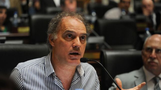 ibarra se peleo con su companero de bloque y se queda solo