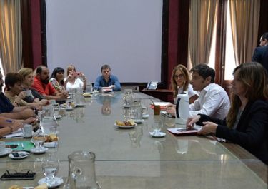 Kicillof abre la paritaria, pero no tiene propuesta para docentes ni estatales