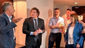 El titular del PRO, Mauricio Macri, con Javier Milei, su ministro Luis Petri y su ministra Patricia Bullrich.