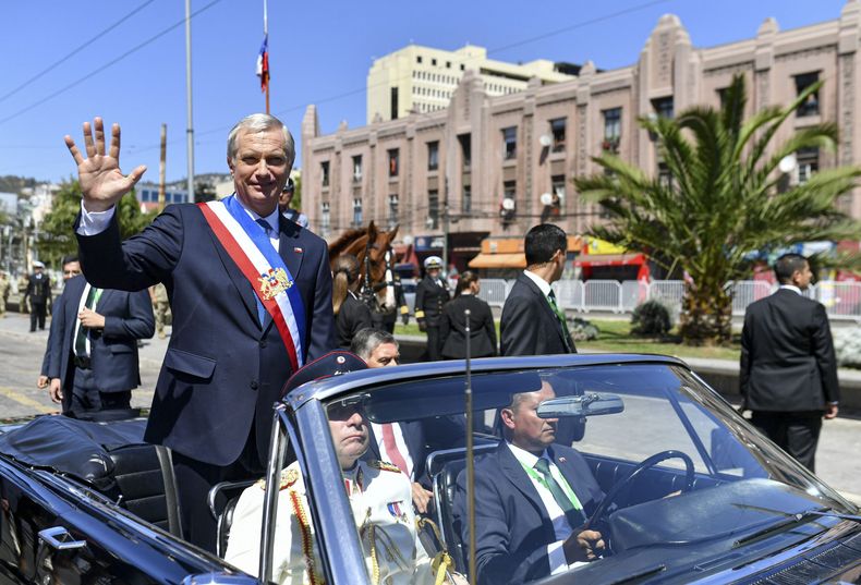 Caravana. El flamante presidente de Chile, José Antonio Kast, por las calles de Valparaíso.