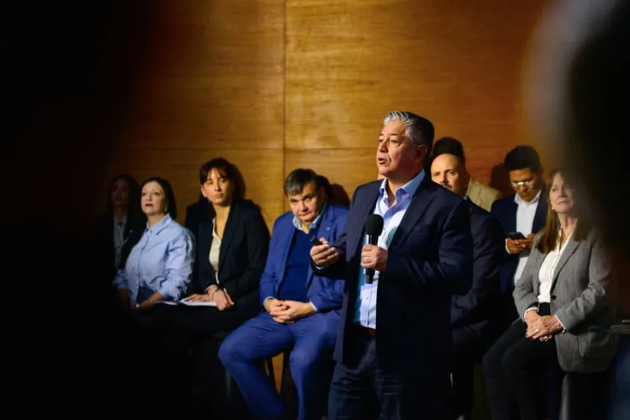 Rolando Figueroa y su gabinete en Neuqu&eacute;n.&nbsp;