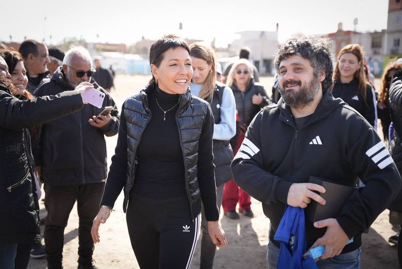 Mayra Mendoza, de campaña con Facundo Tignanelli 
