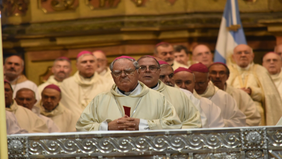 Oscar Ojea y el resto de los obispos en la catedral porteña