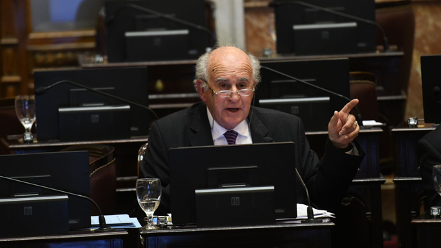 Oscar Parrilli y otros tres senadores del PJ de la Patagonia piden que el 50% de las represas quede en manos de las provincias.