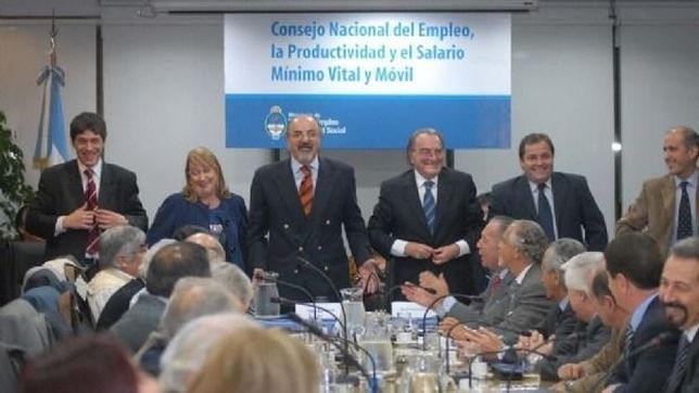 en el pico mas alto de la campana, el gobierno fijara el nuevo piso salarial