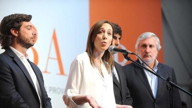 los casilleros incompletos en el gabinete de vidal