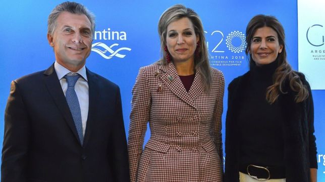 El ex presidente Mauricio Macri, su amiga la reina de Países Bajos, Máxima Zorreguieta y su ex, Juliana Awada