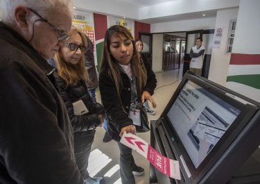 Boleta Única Electrónica en la elección legislativa de la Ciudad de Buenos Aires. Foto: NA.