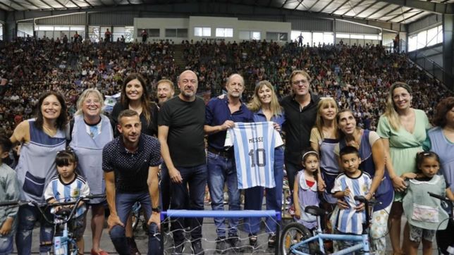 insaurralde entrego materiales a jardines de lomas de zamora