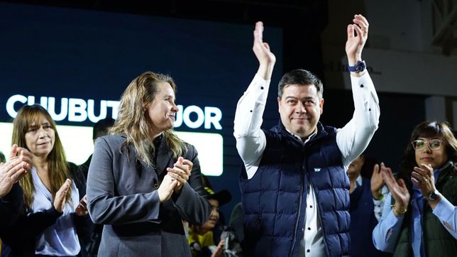 Treffinger, en el acto de cierre de campaña como candidato a gobernador de Chubut, junto a su vice Laura Mirantes.