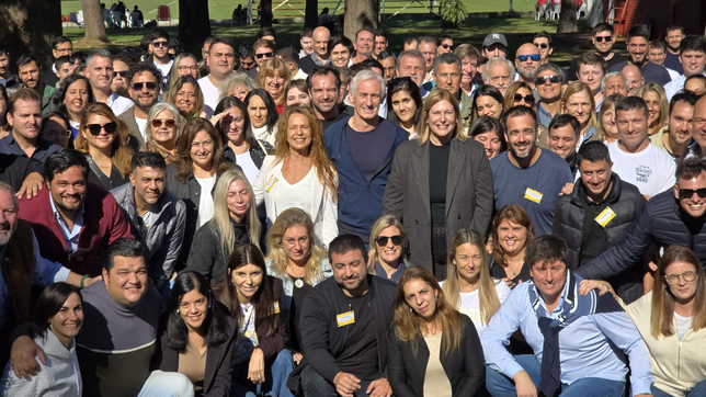 Gisela Scaglia en el centro, vicegobernadora y presidenta del PRO en Santa Fe.