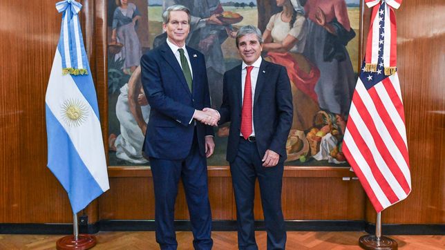 Toto Caputo viaja para reencontrarse con el titular del Tesoro de Estados Unidos, y acelerar el swap.