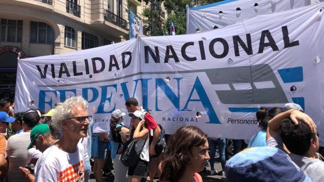 Vialidad nacional: los gremios se pintan la cara contra la motosierra de Federico Sturzenegger