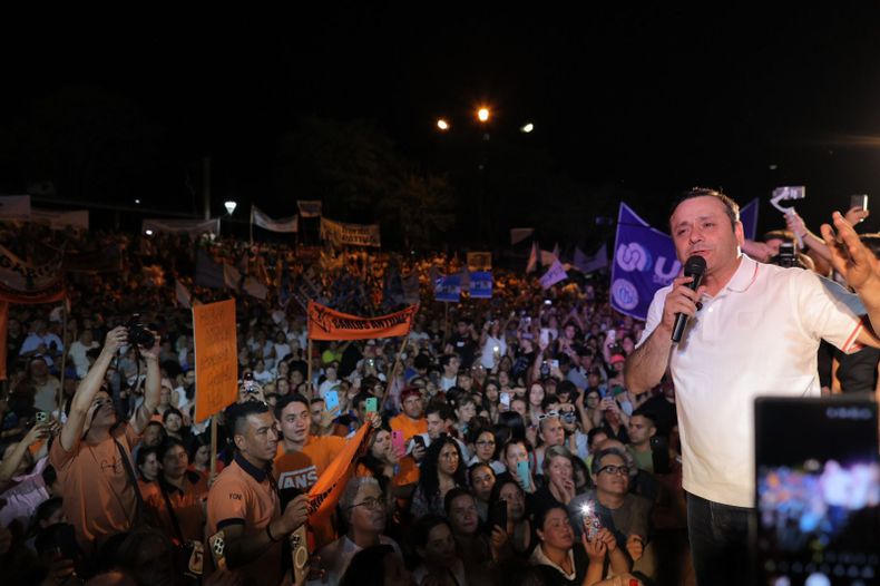 Herrera Ahuad habla en el acto de cierre de campaña del misionerismo. Herrera Ahuad habla en el acto de cierre de campaña del misionerismo.