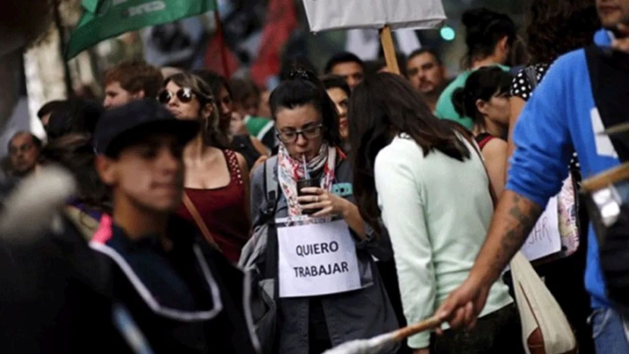 Según el INDEC, el desempleo subió 1,1% interanual.&nbsp;