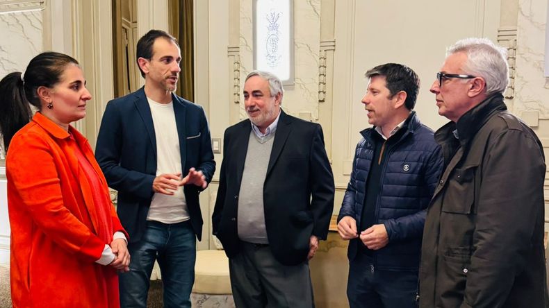 Pablo Petrecca, intendente PRO de Junín, junto a referentes de Somos Buenos Aires. 