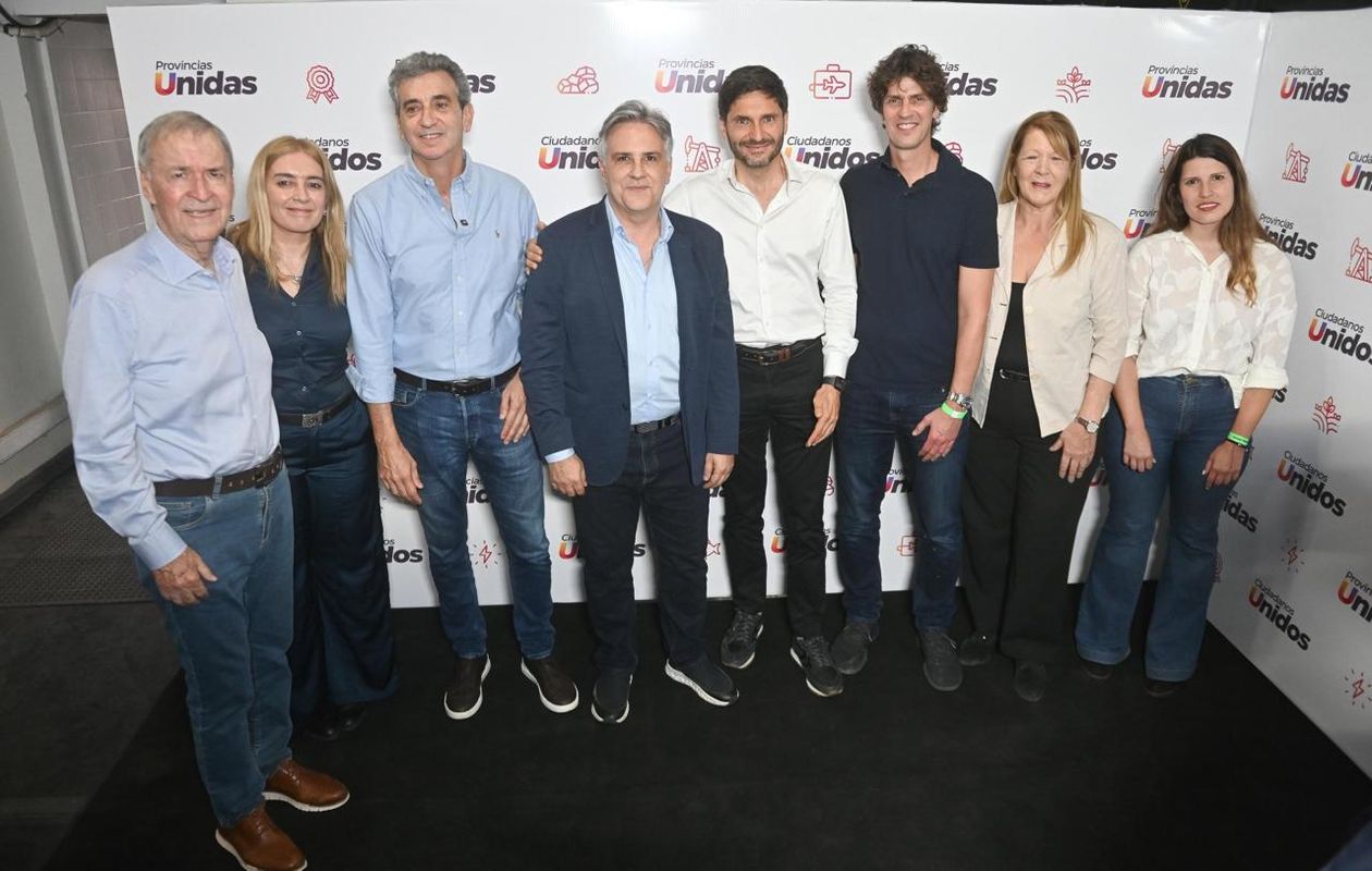 Florencio Randazzo, junto a Monzó, Stolbizer y Danya Tavela en el cierre de Provincias Unidas