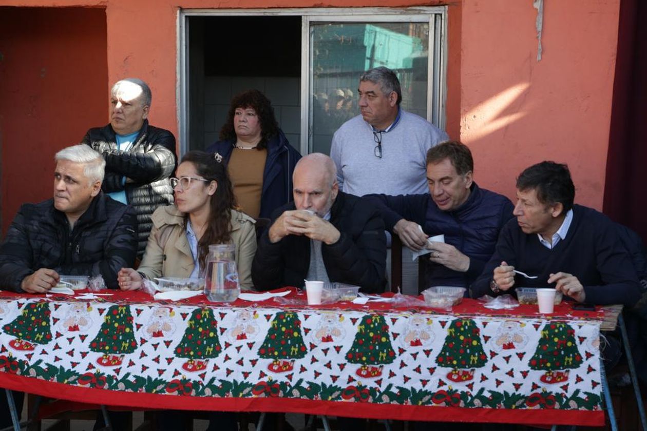 Horacio Rodríguez Larreta junto a Diego Santilli en un almuerzo a puro guiso.
