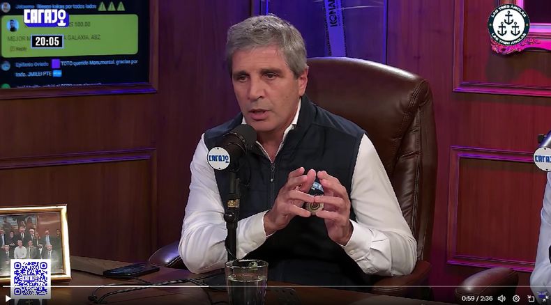 Toto Caputo defendió el plan y la política sobre el dólar