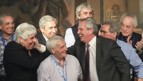 Por qué Fernández entronizó a Moyano en la batalla contra los pícaros