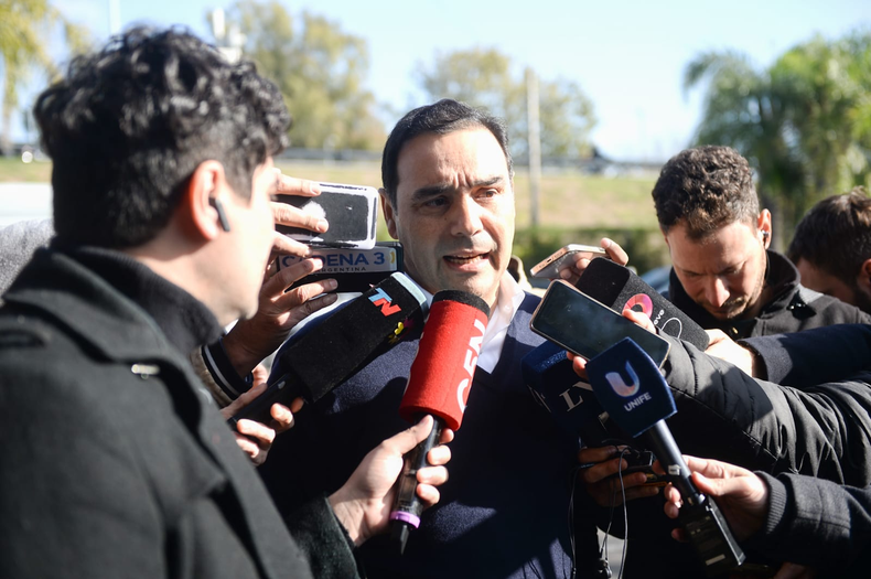 El gobernador Gustavo Valdés llegó a la convención tras el triunfo electoral (Foto: Nicolás Guillones) El gobernador Gustavo Valdés llegó a la convención tras el triunfo electoral (Foto: Nicolás Guillones)