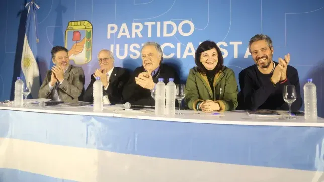 Gustavo Menéndez, Jorge Taiana, Eduardo Valdés,Kelly Olmos y Santiago Cafiero. 