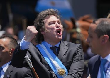 Javier Milei durante la recorrida de Congreso a Casa Rosada