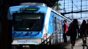 Los trenes de Javier Milei: menos servicios, disminución de pasajeros y más saltos de molinete