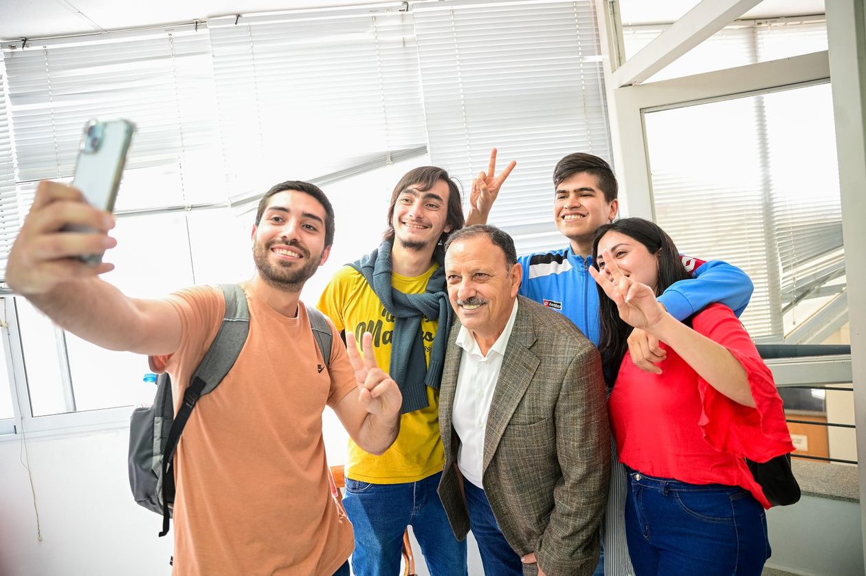 En campaña. Ricardo Quintela visitó el Círculo Sindical de la Prensa y la Comunicación de Córdoba.
