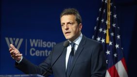 Massa llegó a EE.UU. para preparar su cita con el FMI