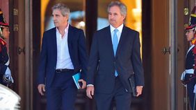 Toto Caputo y Pablo Quirno, el nuevo timón de la diplomacia de Javier Milei.&nbsp;