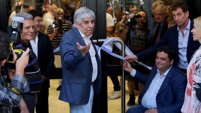 en bloque, el gobierno dispara contra moyano