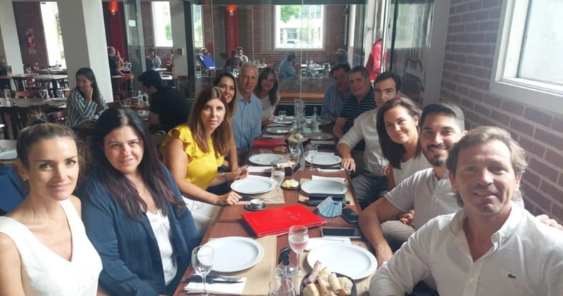 Pugnaloni, el primero de la derecha, con parte del PRO que secundó a Carolina Losada en campaña.