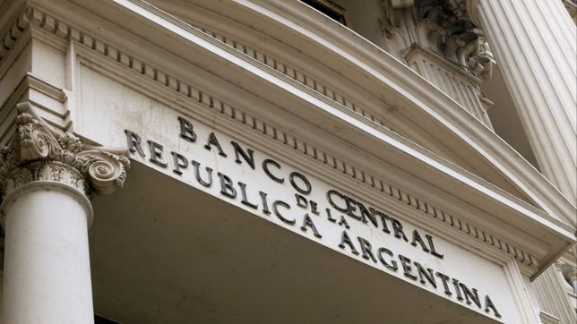 el central prohibe operar a los bancos con criptomonedas