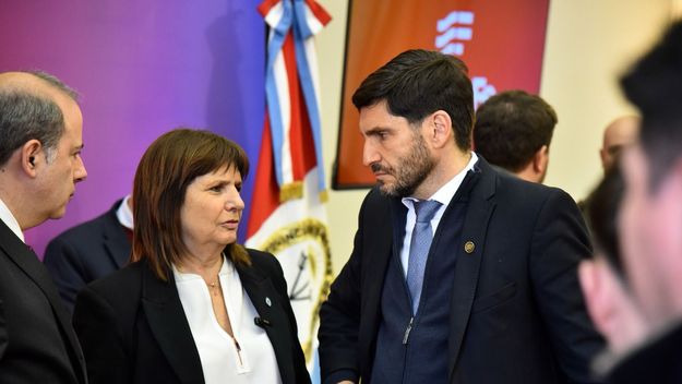Patricia Bullrich y Maximiliano Pullaro: la ministra criticó a los gobernadores por los impuestos y enfatizó en el santafesino.
