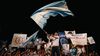 Rogelio Frigerio cerró su campaña este jueves por la noche, con un acto en un estadio de fútbol en Concordia, junto a toda la dirigencia provincial y local de Juntos. Llegaron columnas de militantes de distintas ciudades.