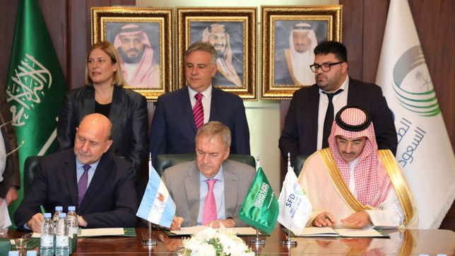 Schiaretti y Llaryora en Arabia Saudita, aprovechan la gira para resguardar su preferencia política.