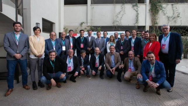 ucr: desembarco en mendoza para nutrir un programa de gobierno bonaerense