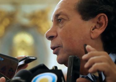Macri banca a Sica ante una salida más presionada por CEOs que por la interna