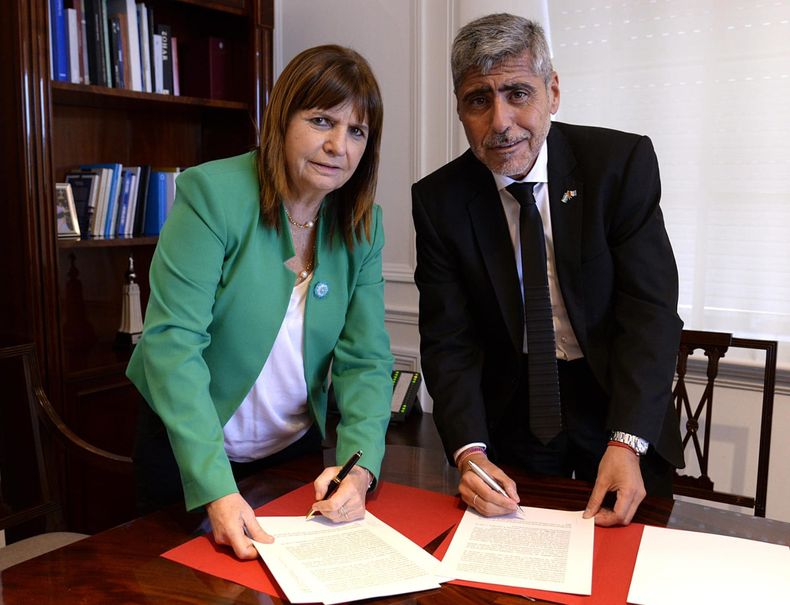 Patricia Bullrich y Juan Pablo Quinteros, ministro de Seguridad de Mart&iacute;n Llaryora