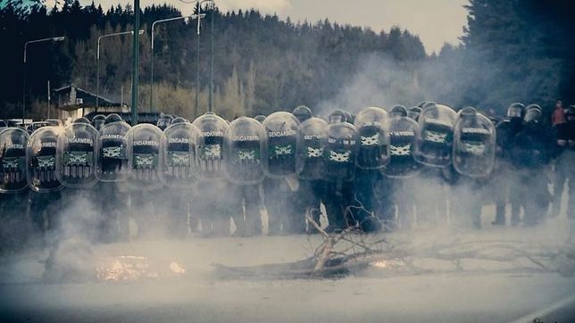 el bolson: represion de gendarmeria en una marcha por maldonado