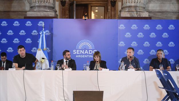 Patricia Bullrich con la CGT durante el debate de la reforma laboral.&nbsp;