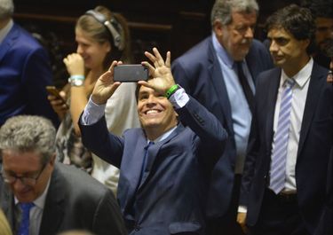 Polémico acuerdo: Tizado exime de tasas a grandes empresas a cambio de dragado