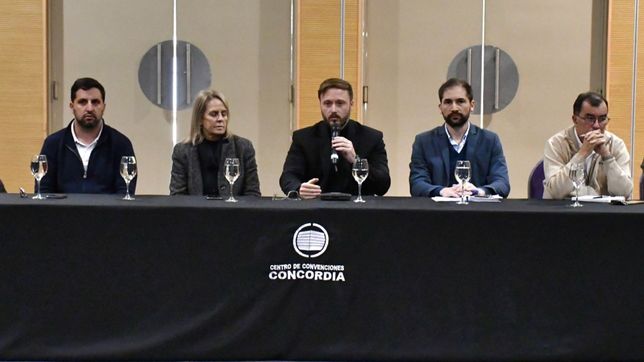 Francisco Azcué anunció que no renovará más de 80 contratos en la municipalidad de Concordia.