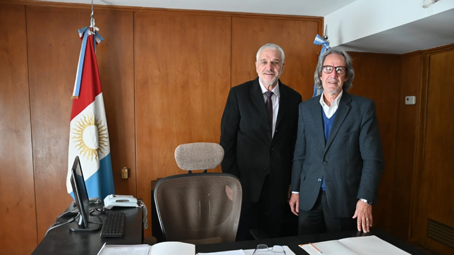 Mario Decara cede el poder en la Defensoría del Pueblo a Carlos Galoppo, su responsable de comunicación.